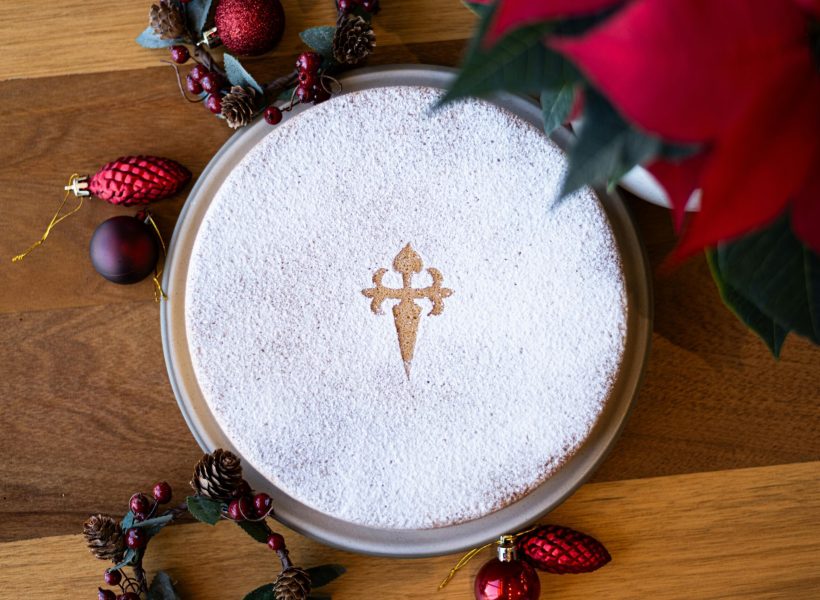 Tarta de Santiago with powdered sugar and festive Christmas baubles in Santiago de Querétaro, Mexico.